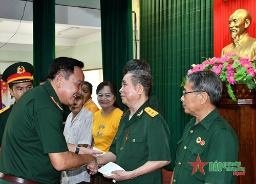 Quân ủy Trung ương, Bộ Quốc phòng tặng quà các gia đình chính sách tại tỉnh Quảng Bình